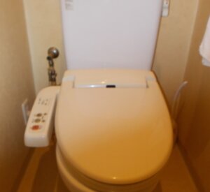 トイレ下と便器の隙間から水漏れ