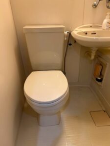 国産の樹脂製トイレタンクへの交換が完了した状態