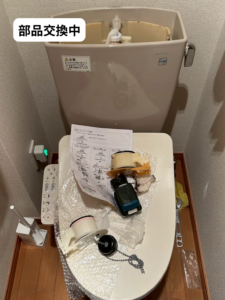 部品交換中