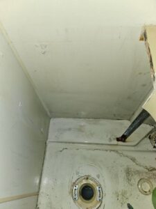 洗面カウンター・トイレ撤去後